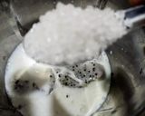 A picture of step 2 of Dragon fruit milkshake.