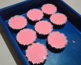Foto langkah ke 4 dari resep Bolu kukus Mekar strawberry.