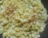 Foto del paso 3 de la receta: Pastel de pollo🍗con berenjena 🍆y zucchini🥒