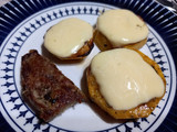 Calabaza con queso y bife a la sartén para bebés
