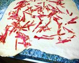 Foto del paso 3 de la receta: Cuernitos de mortadela y ajo