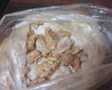 Foto del paso 3 de la receta: Palomitas de cerdo adobado en salsa de almendras y papas fritas