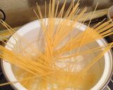 Foto langkah ke 1 dari resep Spaghetti Aglio Olio.