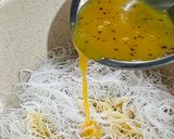 Foto langkah ke 4 dari resep Pizza Bihun.