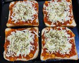 બ્રેડ પીઝા (Bread Pizza Recipe In Gujarati) રેસીપી સ્ટેપ4ફોટો
