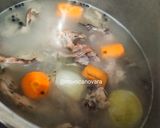 Foto langkah ke 2 dari resep Brown Chicken Stock.