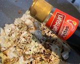 Gambar langkah 2 resipi Sayur Kobis kicap berlada hitam.