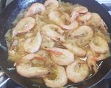 Foto del paso 3 de la receta Langostinos de la Rápita encebollados y roneados