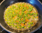 Foto del paso 6 de la receta: Vieiras y cecina con guarnición de guisantes salteados
