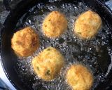 Foto del paso 6 de la receta: Bombas de papa con jamón y queso 🥔