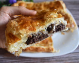 Foto del paso 10 de la receta: Empanada de morcilla, pera y queso de cabra