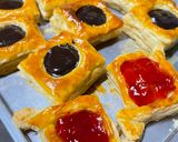 Foto langkah ke 4 dari resep Puff Pastry Strawberry Cokelat.