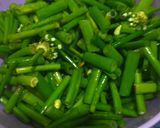 Foto langkah ke 1 dari resep Tumis Kucai Teri Medan.