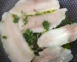 Foto del paso 6 de la receta Merluza en salsa de zanahoria y almendra con curry