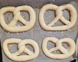 Tej- és tojásmentes sós perec 🥨 recept fázis 7 fotója