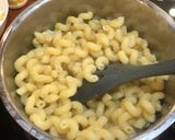Foto langkah ke 3 dari resep Baked Mac and Cheese.