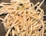Hình bước làm 2 của món Cháo gấc đậu xanh