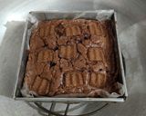 A picture of step 7 of Candi Biscuit Brownie 🤎🤎.