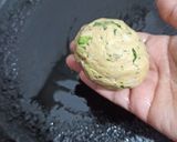 A picture of step 3 of Jowar thalipeeth.