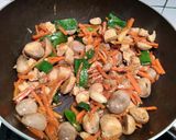 Foto langkah ke 4 dari resep Bihun Goreng Ayam Jamur.