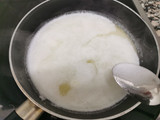 Medallons de rap amb salsa holandesa de'ametlles
