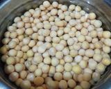 A picture of step 1 of Matar Chaat (dry peas chaat).