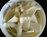 Foto del paso 2 de la receta: Calabacines rellenos de verduras con queso emmental