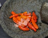 Foto langkah ke 5 dari resep Rawon Campuran Sengkel dan Tulang.