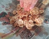 A picture of step 3 of Kacha Kela na Kharkhariya.