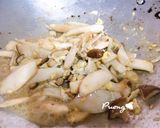รูปขั้นตอนการทำที่ 5 ของ ผัดเห็ดออรินจิไข่ข้น🍄🍳