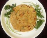 A picture of step 4 of Aloo parantha.
