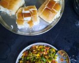 व्हेजी -चीजी गार्लिक बन्स (Veg Cheesy Garlic Buns Recipe In Marathi) रेसिपी स्टेप 2 फोटो 