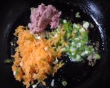 Foto langkah ke 2 dari resep Telur dadar kornet wortel.