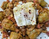 Foto del paso 11 de la receta: Alcachofas con champiñón, jamón y huevo poché