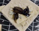 Foto del paso 3 de la receta: Empanadas de queso y con lo que quieras!🥟Facilísimo🔥