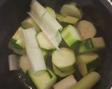 Foto del paso 1 de la receta Crema de calabacín y puerro con semillas de chía