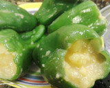 Foto del paso 4 de la receta: Pimientos verdes rellenos de tortilla de patatas y cebolla