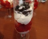Foto del paso 5 de la receta: Copa de frutilla con crema