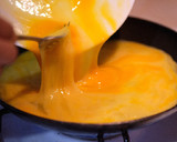 Foto del paso 2 de la receta: Huevo guisado con salsa roja
