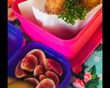 A picture of step 1 of Crumbed chicken strips with fresh delicate figs and kiwi.