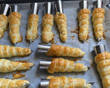 Foto del paso 3 de la receta: Caracolas de hojaldre, rellenas de ensaladilla rusa