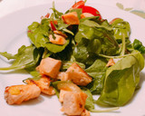 Foto del paso 5 de la receta: Ensalada de espinacas de la huerta española con salmón a la plancha