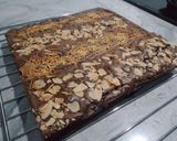 Foto langkah ke 5 dari resep Fudgy Brownies almond cheese.