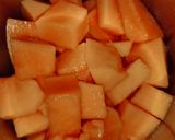A picture of step 2 of Papaya shake.
