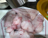 Foto del paso 1 de la receta: Guisado de rape con cigalas y patatas