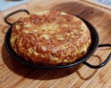 Foto del paso 8 de la receta: Tortilla de patatas, bacalao, cebolla y pimiento verde