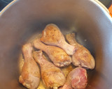 Foto del paso 2 de la receta: Muslitos de pollo guisados con setas