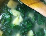 A picture of step 4 of Wild garlic, spinach and potato soup.