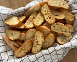 Foto del paso 6 de la receta: Tostones de Pan con Aceite y Sal
