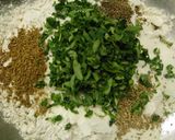 મેથી પૂરી (Methi puri Recipe in gujarati) રેસીપી સ્ટેપ2ફોટો